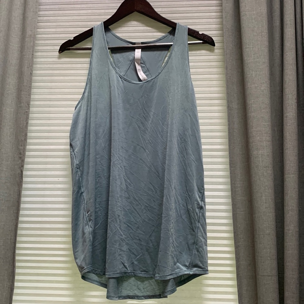 Lululemon tank, wrinkles will easily wash out